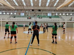 Más de medio centenar de jóvenes participaron el sábado en la Jornada de Voleibol Escolar