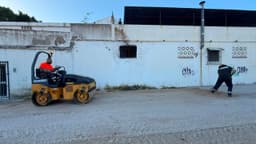 El Ayuntamiento lleva a cabo mejoras en el aparcamiento público ubicado en la entrada este de Estepona