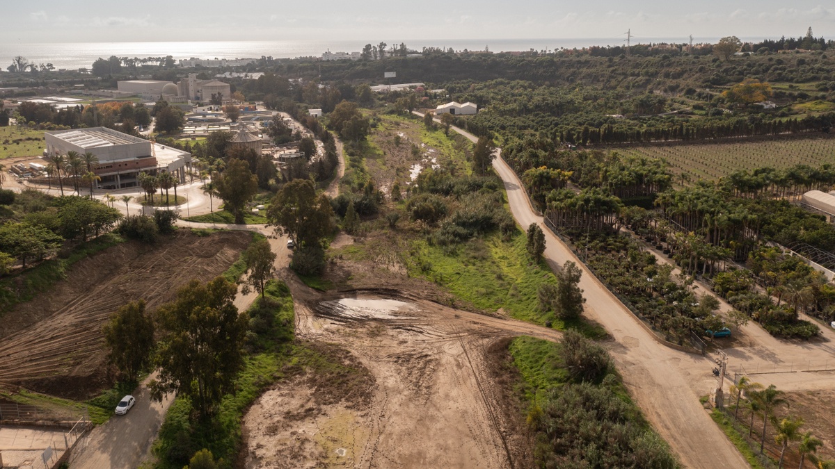 El Ayuntamiento habilitará un nuevo paso en el cauce del río Guadalmansa para conectar las urbanizaciones Las Joyas y Norte de Cancelada