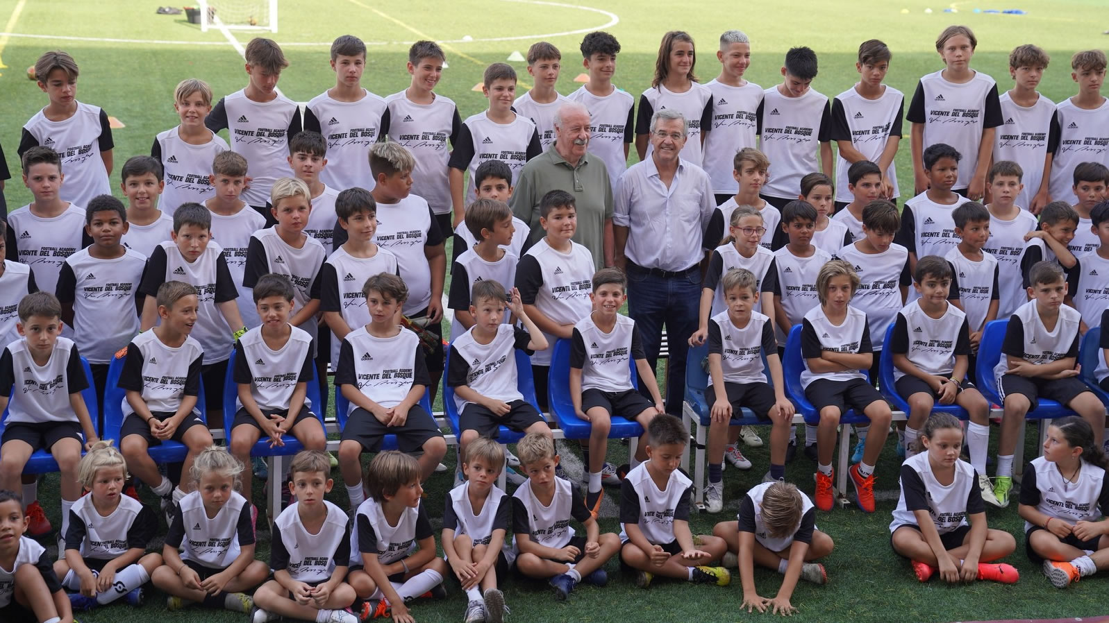 Foto Fotonoticia: El alcalde de Estepona y Vicente del Bosque visitan el Campus de Fútbol del ex seleccionador nacional en la ciudad