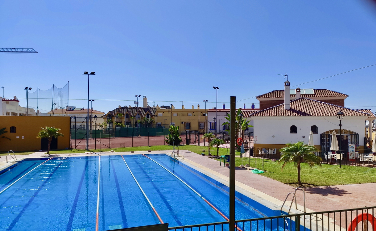 Foto El Ayuntamiento mejorará el polideportivo de Cancelada y reforzará su oferta de deportes acuáticos