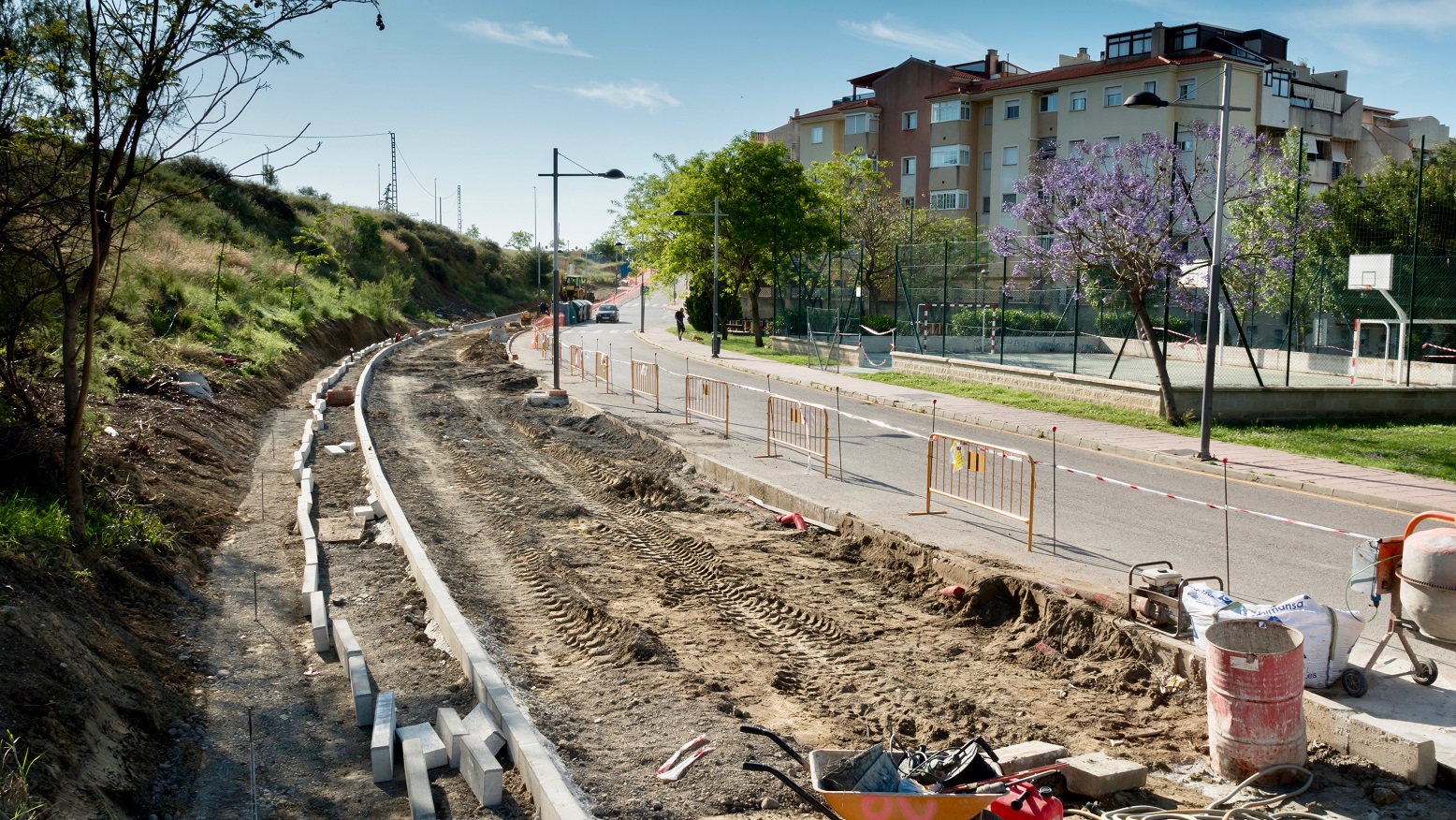 Foto El Ayuntamiento inicia obras en la calle Guillermo Cabrera para crear 76 nuevos aparcamientos y ensanchar esta vía que da continuidad a la ronda norte de circunvalación de Juan Benítez