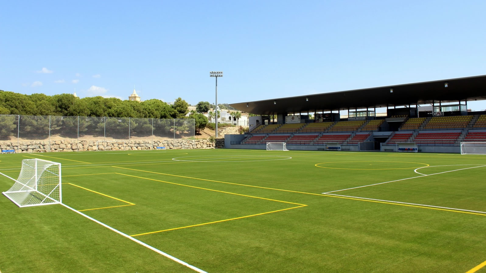 Foto El Ayuntamiento licita las obras para la sustitución del césped artificial del Estadio de Fútbol Muñoz Pérez