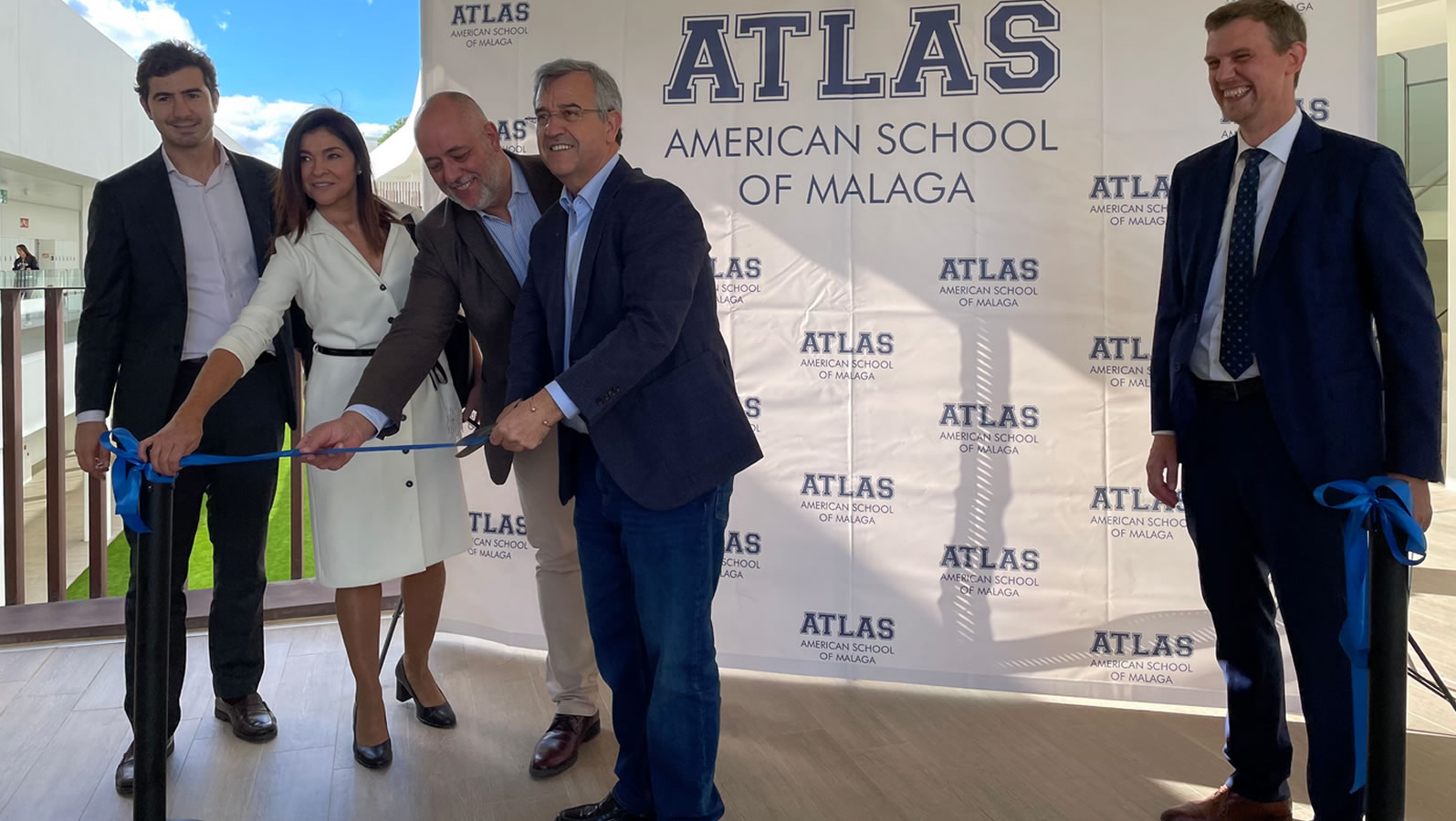 Foto El alcalde inaugura en Estepona el primer colegio con currículum americano en la Costa del Sol