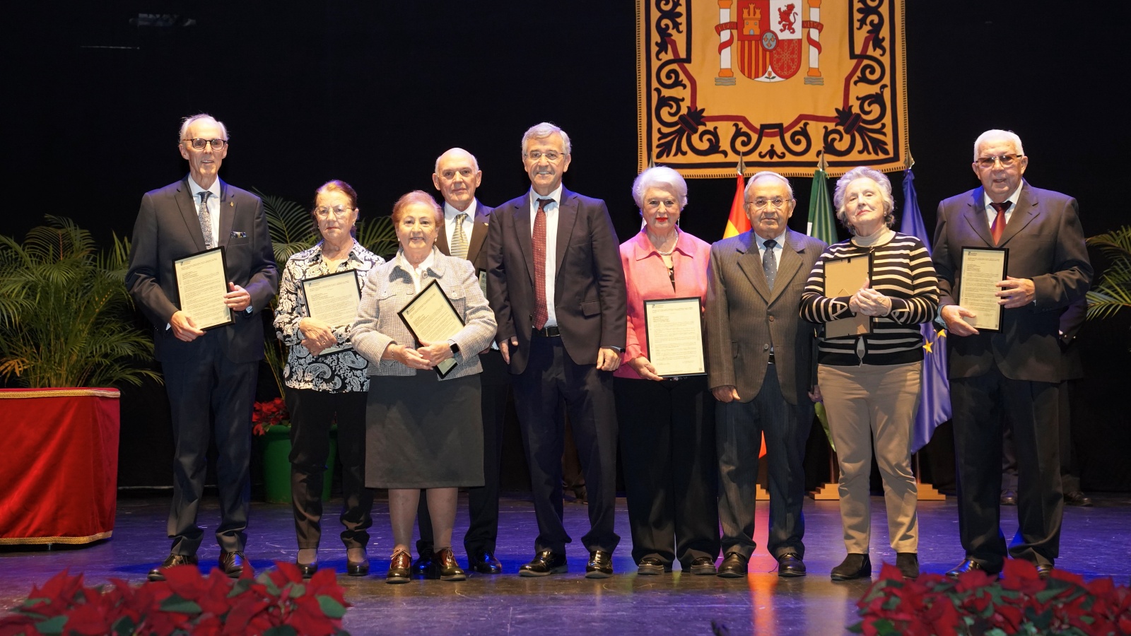 Foto El Ayuntamiento celebra el Día de la Constitución con los nombramientos de Hijo Adoptivo y la entrega de menciones a docentes jubilados