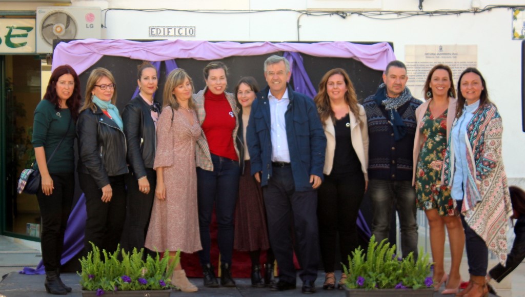 Foto El Ayuntamiento reconoce al profesorado implicado en la igualdad de género con motivo del Día Internacional de la Mujer