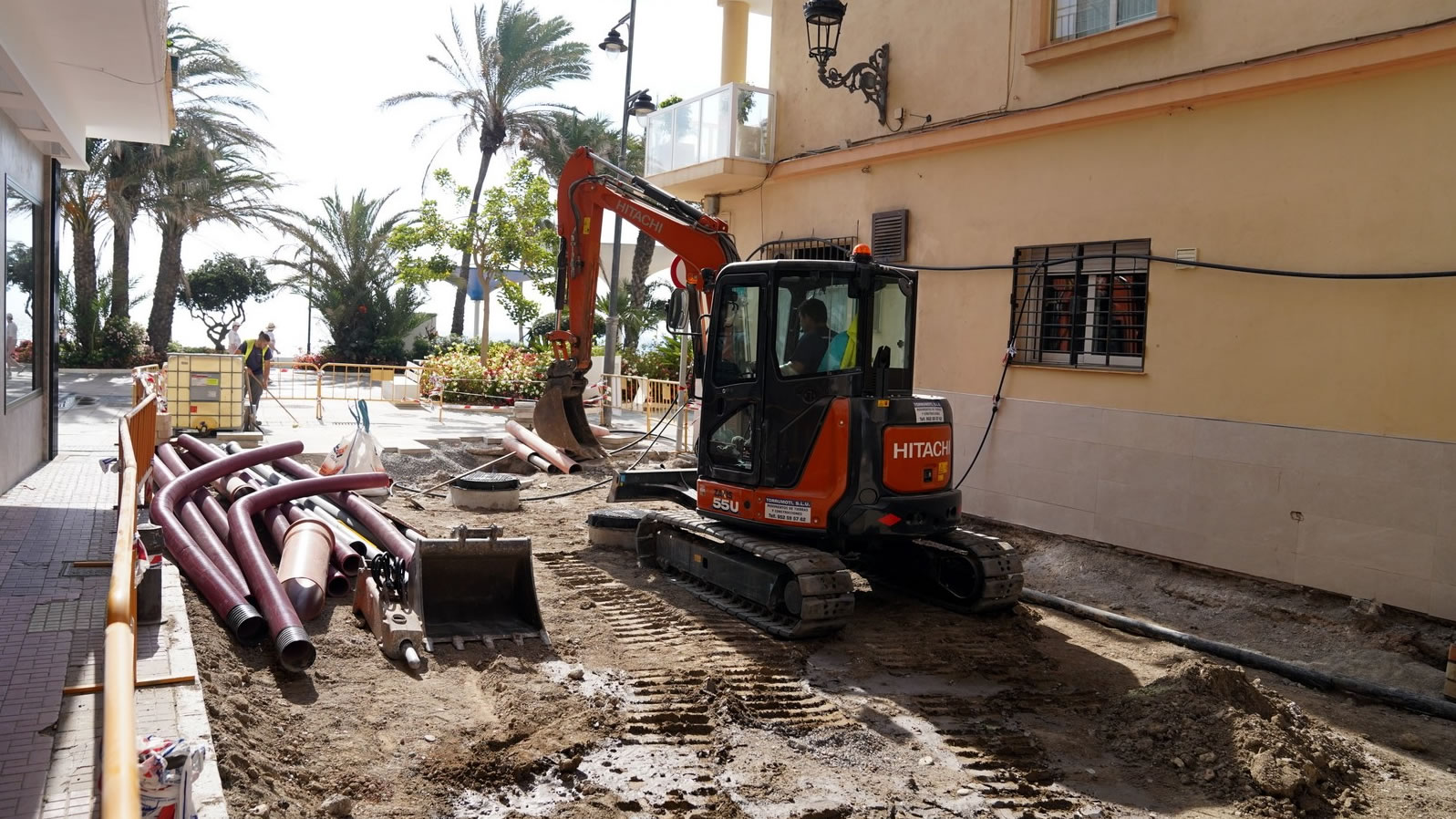 Foto El Ayuntamiento amplía el proyecto ‘Estepona, Jardín de la Costa del Sol’ a las calles La Nave y Delfín