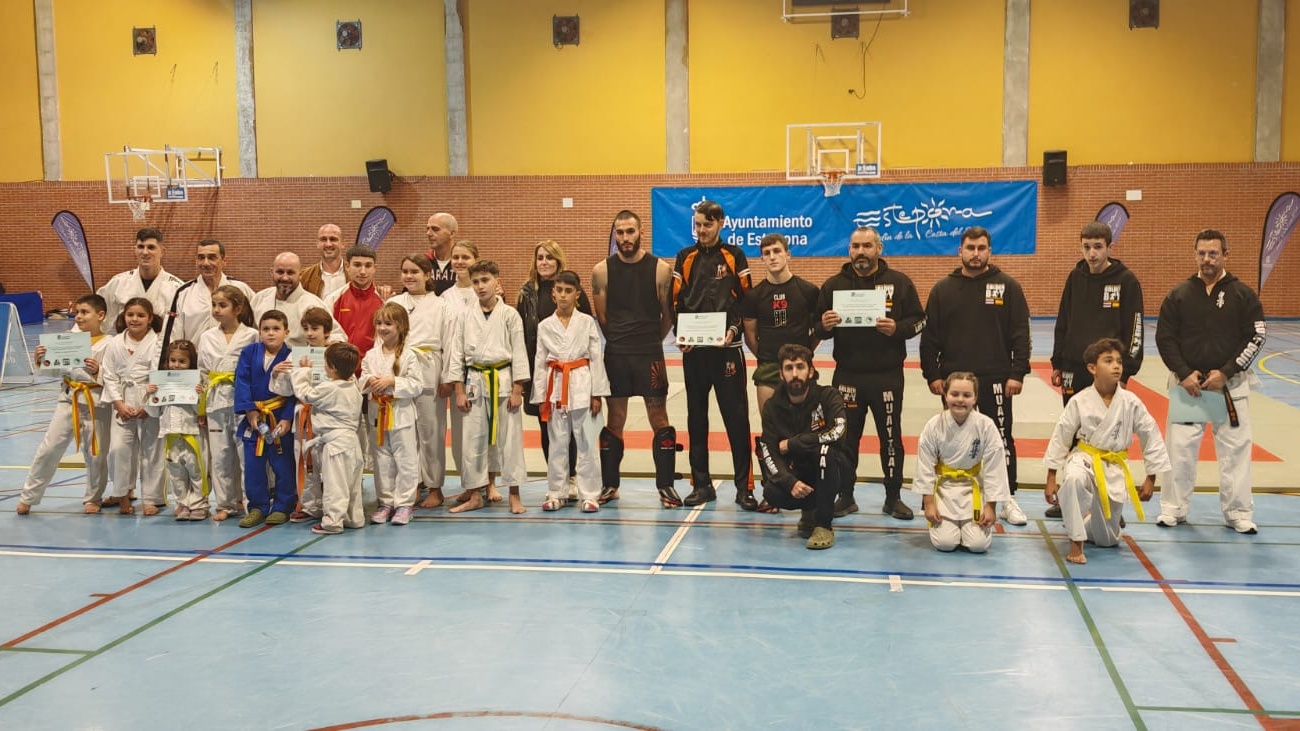 Foto La Noche de las Artes Marciales 2024 congregó a 240 deportistas en el Polideportivo El Carmen